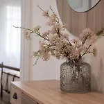 Lägenhet Erato Cosy By Sh
